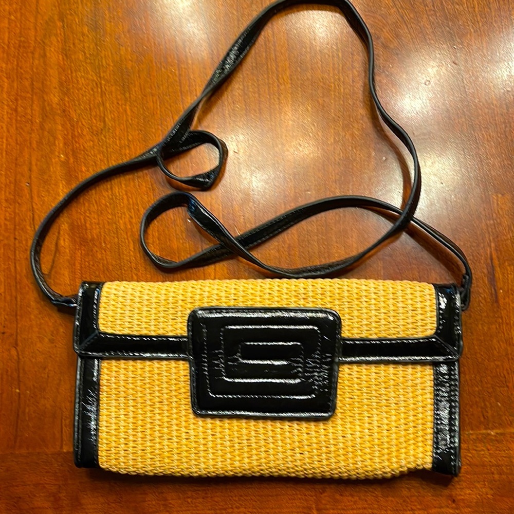 Convertible straw like fabric with black patent trim clutch purse.